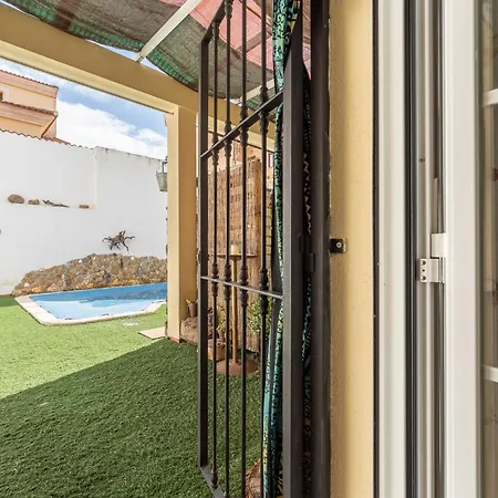 Con Piscina, Hogar De Zoe Hotel 4*